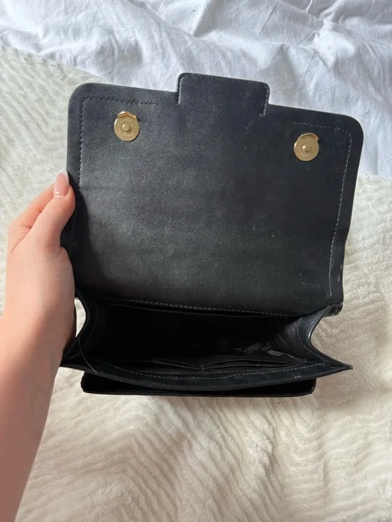 Michael Kors Black Leather Shoulder Bag with Gold Chain Strap - Picture 3 of 4